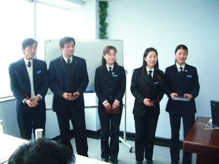 威龍公司2004年表彰暨2005年市場(chǎng)動(dòng)員大會(huì)召開